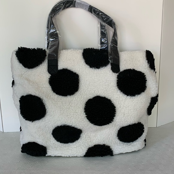 Loungefly x Disney Minnie Rocks the Dots Sherpa Bag - Picture 5 of 16